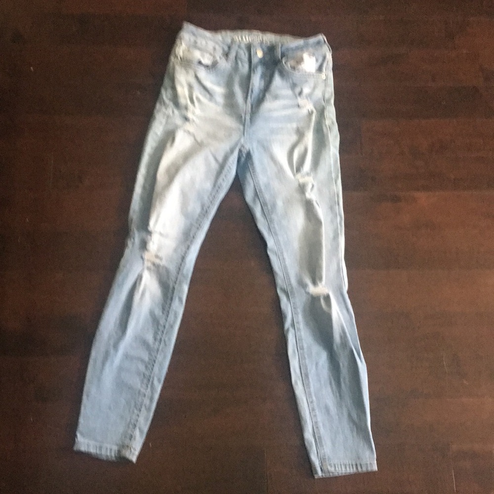 Light wash ripped jeggings